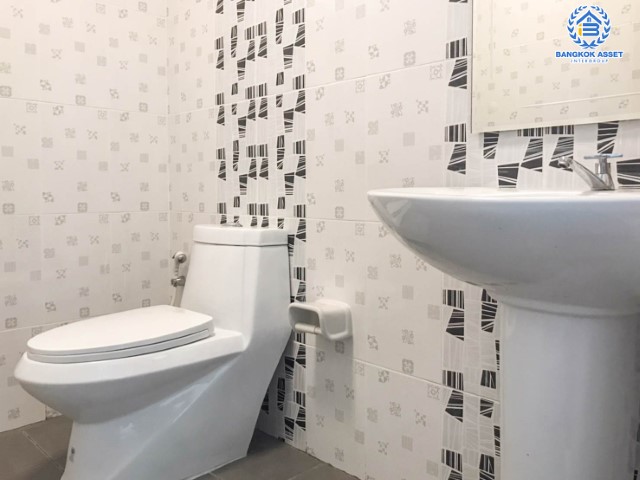 *****ทาวน์เฮ้าส์มือสองย่านนครปฐม ม.แกรนด์วิลเลจ2 เพชรเกษม เนื้อที่กว้างขวางมากถึง 27.5 ตร.ว. ฟังก์ชัน 3 ห้องนอน 3 ห้องน้ำ 1 ที่จอดรถ บนทำเลแห่งการเดินทาง เชื่อมต่อถนนพุฑธมณฑล สาย5 ในราคาคุ้มสุดในย่าน!